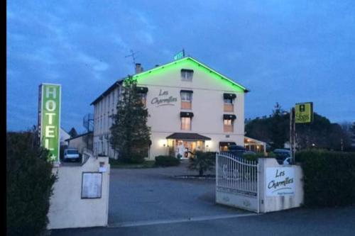 מלון Lux Logis Les Charmilles Chalon-Sur-Saone Sud מראה חיצוני תמונה