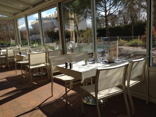 מלון Lux Logis Les Charmilles Chalon-Sur-Saone Sud מראה חיצוני תמונה